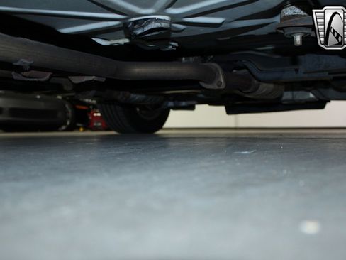 Used 2003 Lincoln Town Car Executive image 3