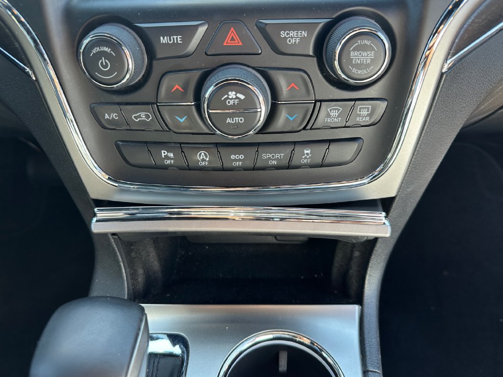 Used 2018 Jeep Grand Cherokee Limited w/ Luxury Group II AWD/4WD image 18