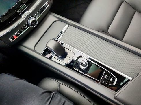 New 2025 Volvo XC60 B5 Core w/ Protection Package Premier image 26