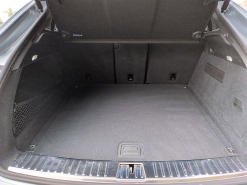 Certified 2022 Porsche Cayenne Platinum Edition w/ Premium Package image 25