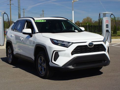 Used 2024 Toyota RAV4 XLE image 2