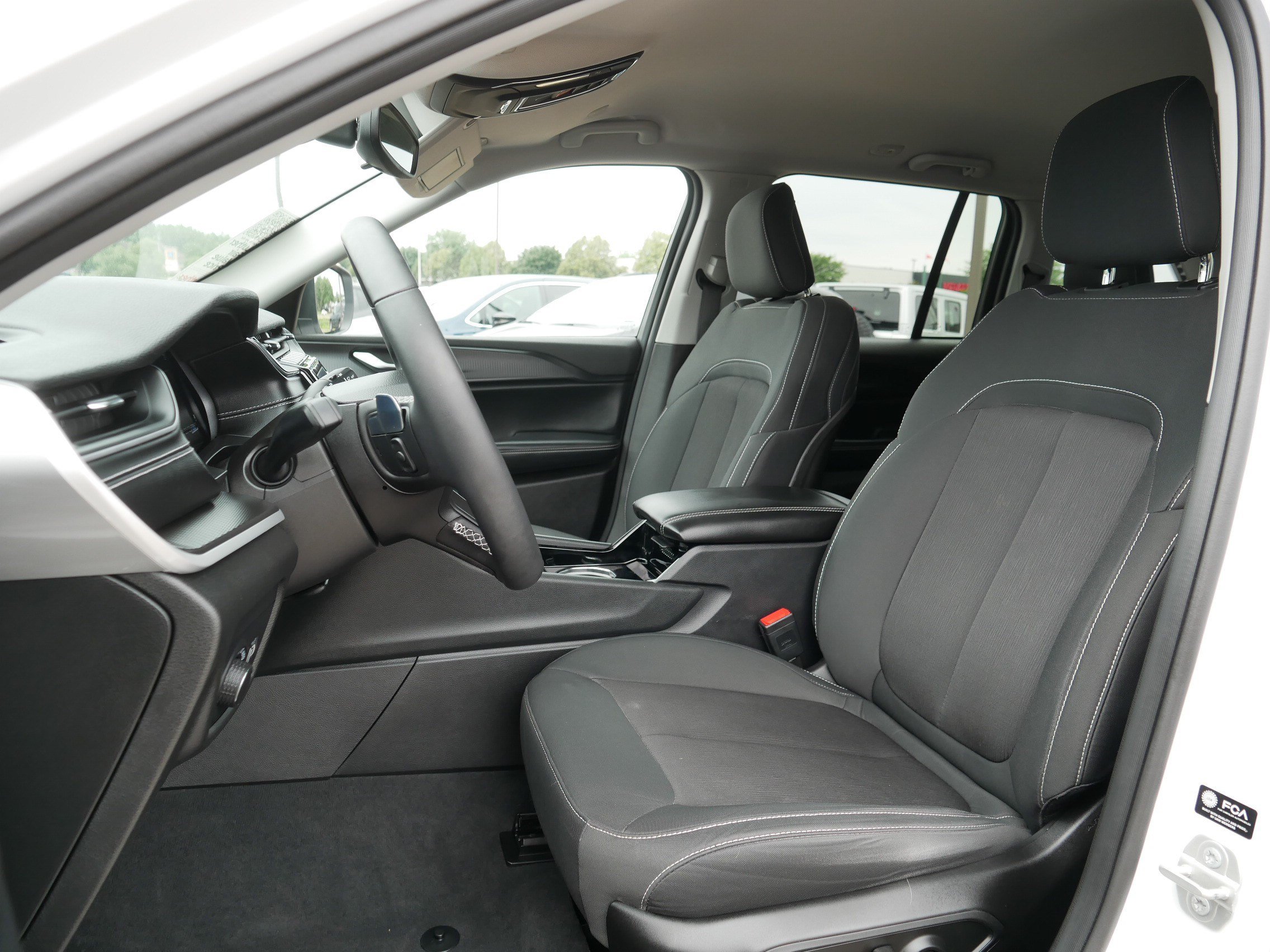 Used 2023 Jeep Grand Cherokee Laredo w/ Luxury Tech Group I AWD/4WD image 34