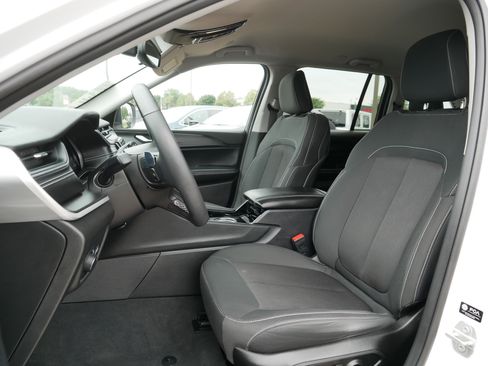 Used 2023 Jeep Grand Cherokee Laredo w/ Luxury Tech Group I AWD/4WD image 34
