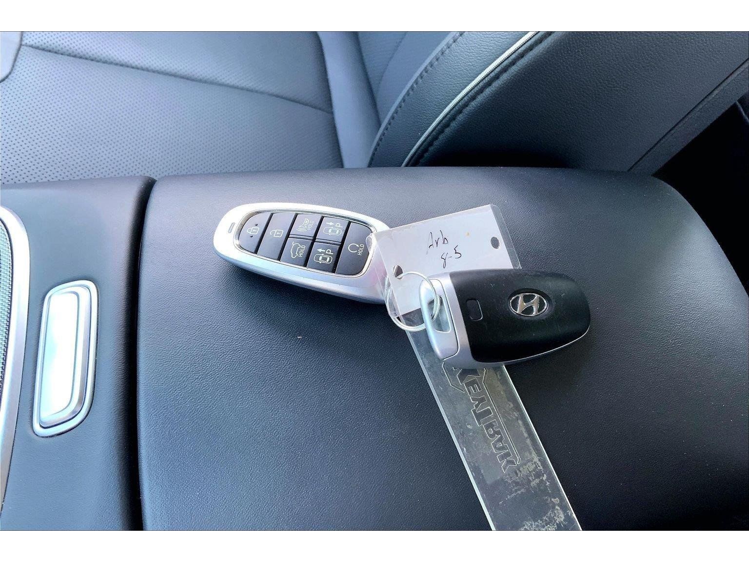 Used 2023 Hyundai Santa Fe Limited w/ Cargo Package AWD/4WD image 11