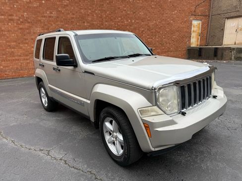 Used 2008 Jeep Liberty Limited w/ Premium Group image 7