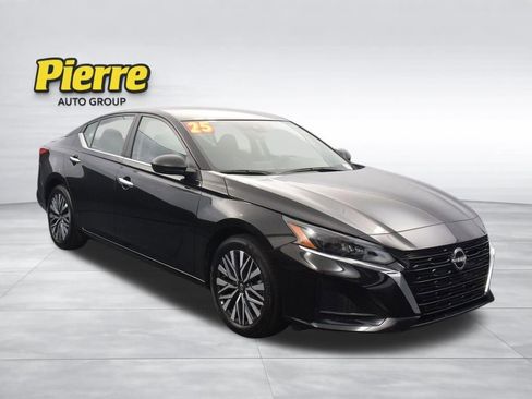 Used 2025 Nissan Altima 2.5 SV FWD image 3