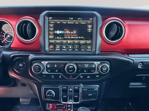 Used 2021 Jeep Wrangler Unlimited Rubicon AWD/4WD image 8