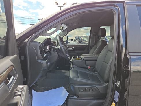 Used 2025 Chevrolet Silverado 2500 LT w/ Trail Boss Package AWD/4WD image 9