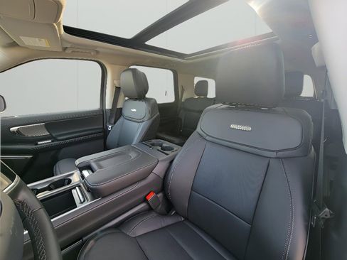 New 2026 Ford Expedition Platinum w/ Driver's Package image 11