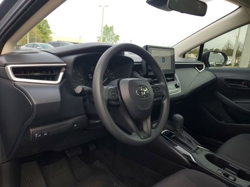 Used 2025 Toyota Corolla LE w/ Convenience Package image 14