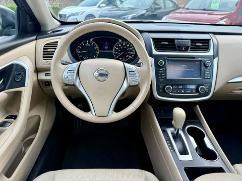 Used 2016 Nissan Altima 2.5 SV w/ Convenience Package FWD image 17