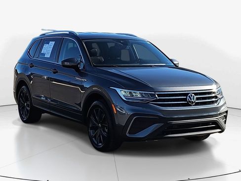 Used 2022 Volkswagen Tiguan SE image 1
