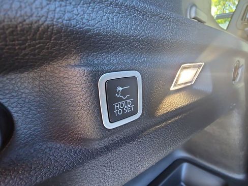 New 2025 Jeep Grand Cherokee L Limited w/ Black Appearance Package AWD/4WD image 15