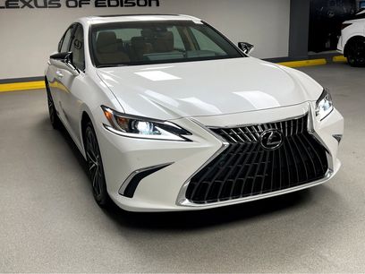 New 2025 Lexus ES 350 w/ Premium Package