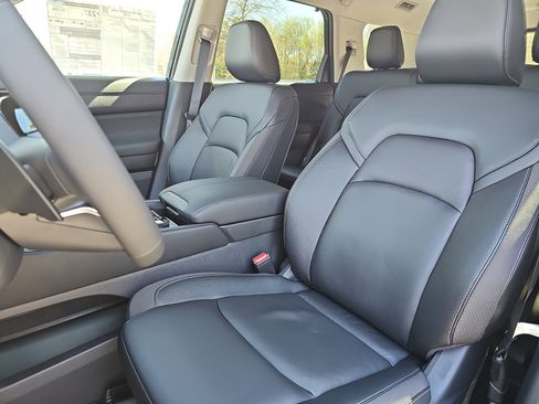 New 2025 Nissan Pathfinder SL image 16