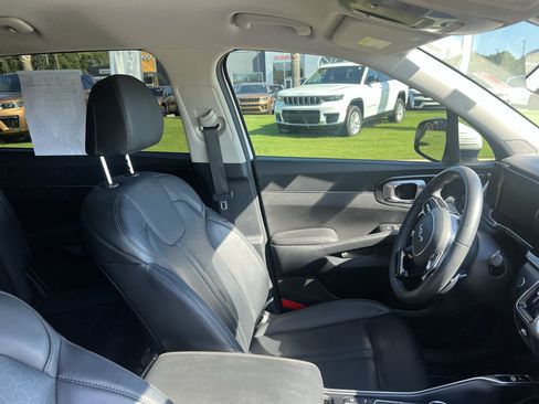 Used 2023 Kia Sorento EX FWD image 16