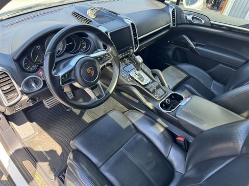 Used 2017 Porsche Cayenne S AWD/4WD image 2