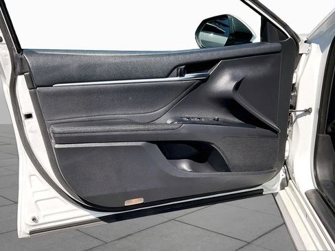 Used 2018 Toyota Camry XLE FWD image 21