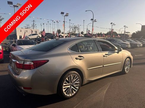 Used 2015 Lexus ES 350 w/ Luxury Package FWD image 4