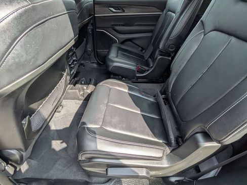 Used 2022 Jeep Grand Cherokee L Limited AWD/4WD image 19
