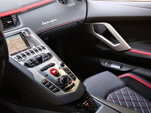 Used 2018 Lamborghini Aventador S AWD/4WD image 17