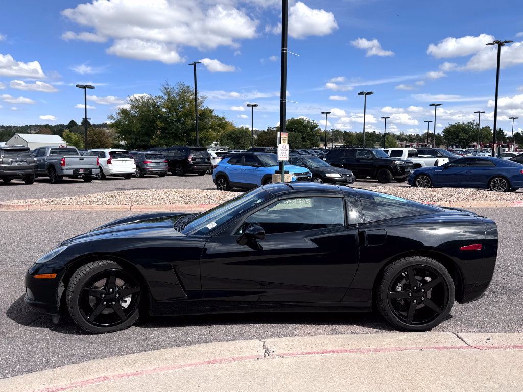 Used 2005 Chevrolet Corvette Coupe w/ Preferred Equipment Group RWD image 7