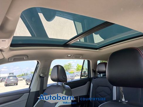 Certified 2024 Volkswagen Atlas Peak Edition SE AWD/4WD image 17