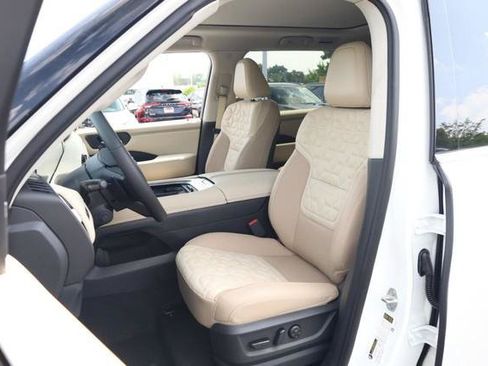 New 2026 Nissan Armada Platinum w/ Accent Package AWD/4WD image 10
