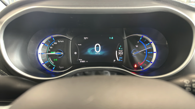 Used 2024 Chrysler Pacifica Limited FWD image 17