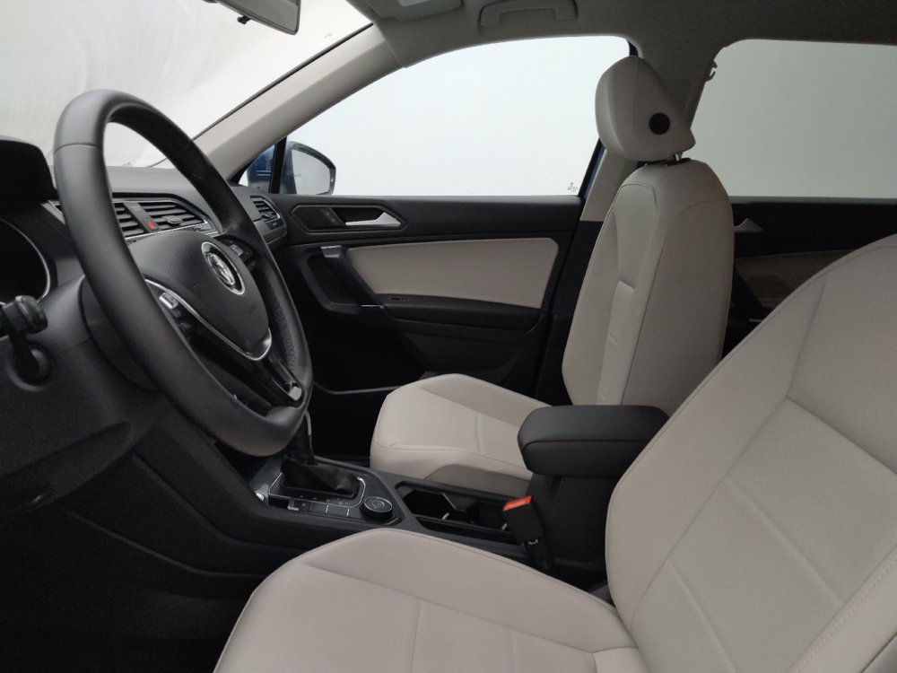 Used 2020 Volkswagen Tiguan SE w/ 3rd Row Seat Package AWD/4WD image 17
