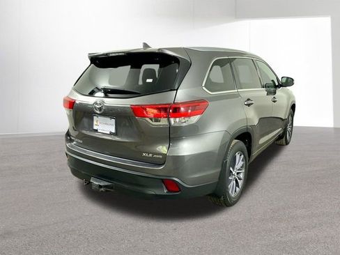 Used 2017 Toyota Highlander XLE image 36