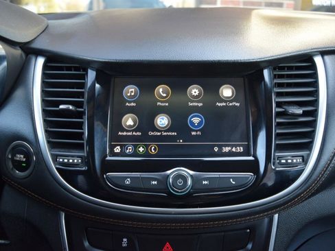 Used 2019 Chevrolet Trax LT w/ LT Convenience Package FWD image 21