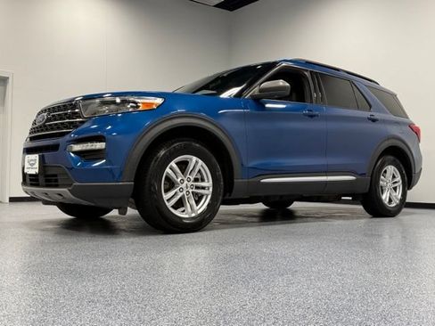 Used 2020 Ford Explorer XLT w/ Equipment Group 202A AWD/4WD image 4
