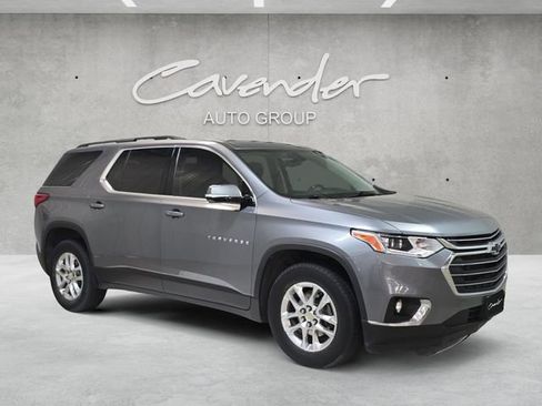 Used 2020 Chevrolet Traverse LT image 2