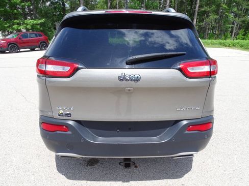 Used 2017 Jeep Cherokee Limited w/ Safetytec Group AWD/4WD image 9