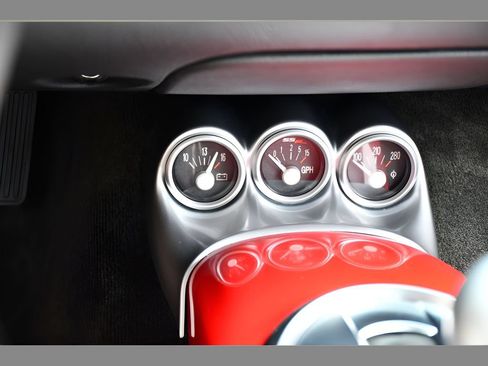 Used 2004 Chevrolet SSR w/ Preferred Equipment Group RWD image 31