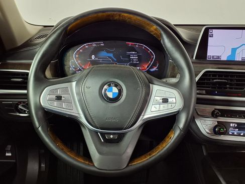 Used 2022 BMW 740i w/ Premium Package RWD image 27
