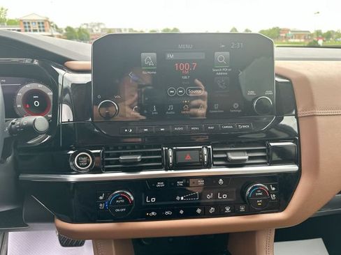 Used 2023 Nissan Pathfinder Platinum AWD/4WD image 16