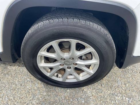 Used 2015 Jeep Cherokee Latitude AWD/4WD image 29