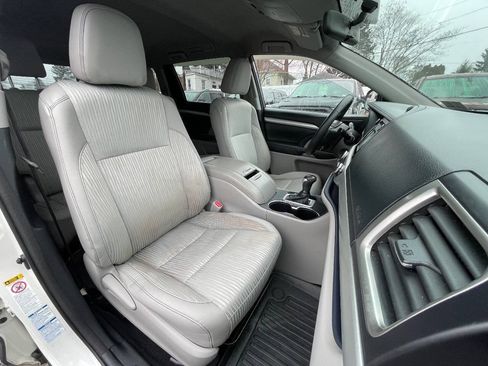 Used 2014 Toyota Highlander Plus AWD/4WD image 39