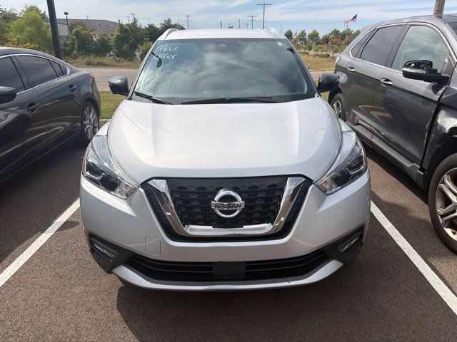 Used 2020 Nissan Kicks SR w/ SR Premium Package FWD image 2