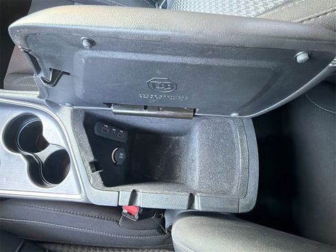 Used 2018 Dodge Challenger SXT w/ Driver Convenience Group image 27