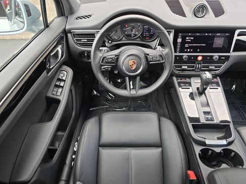 Certified 2024 Porsche Macan image 43