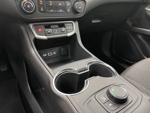 Used 2024 GMC Terrain SLE FWD image 24