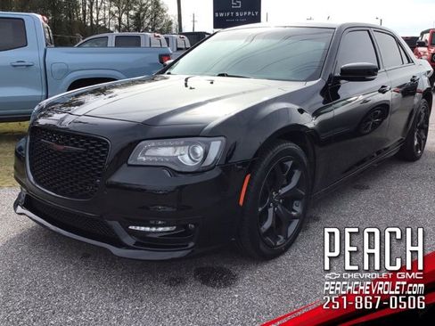 Used 2023 Chrysler 300 Touring L w/ Comfort Group image 1