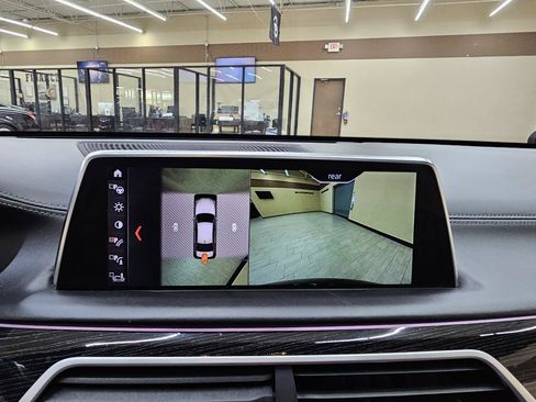 Used 2018 BMW M760i xDrive AWD/4WD image 33