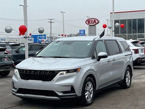 Certified 2023 Kia Carnival LX image 5