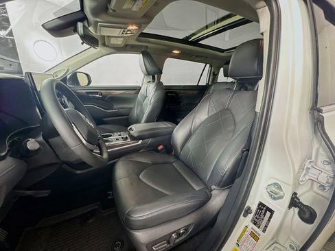 Used 2023 Toyota Highlander Platinum AWD/4WD image 14