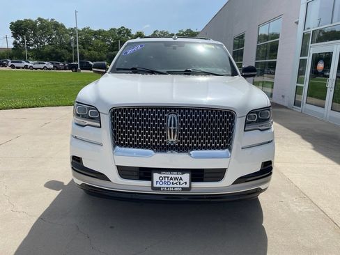 Used 2022 Lincoln Navigator Reserve AWD/4WD image 3