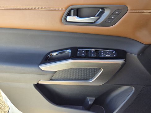 Used 2025 Nissan Pathfinder Platinum w/ Cargo Package image 9